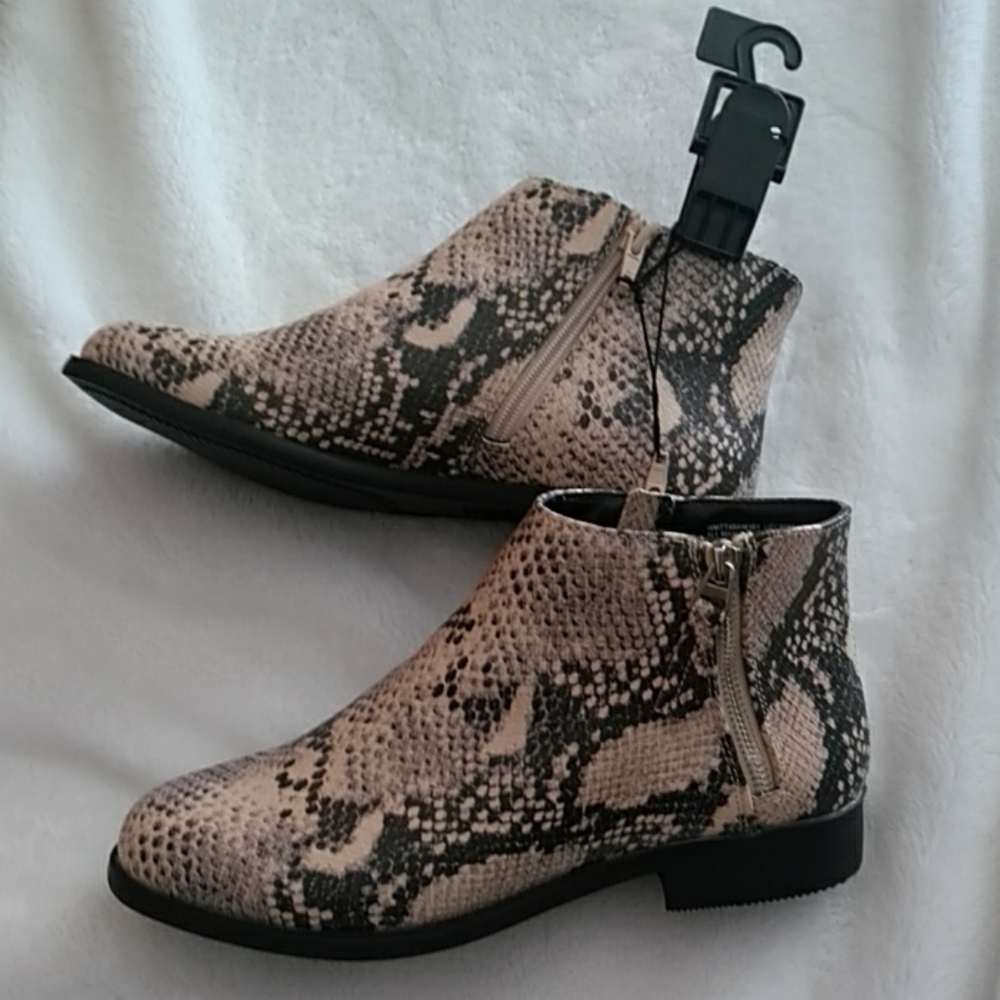 Women Snake Skin Boots - Picture 5 of 8